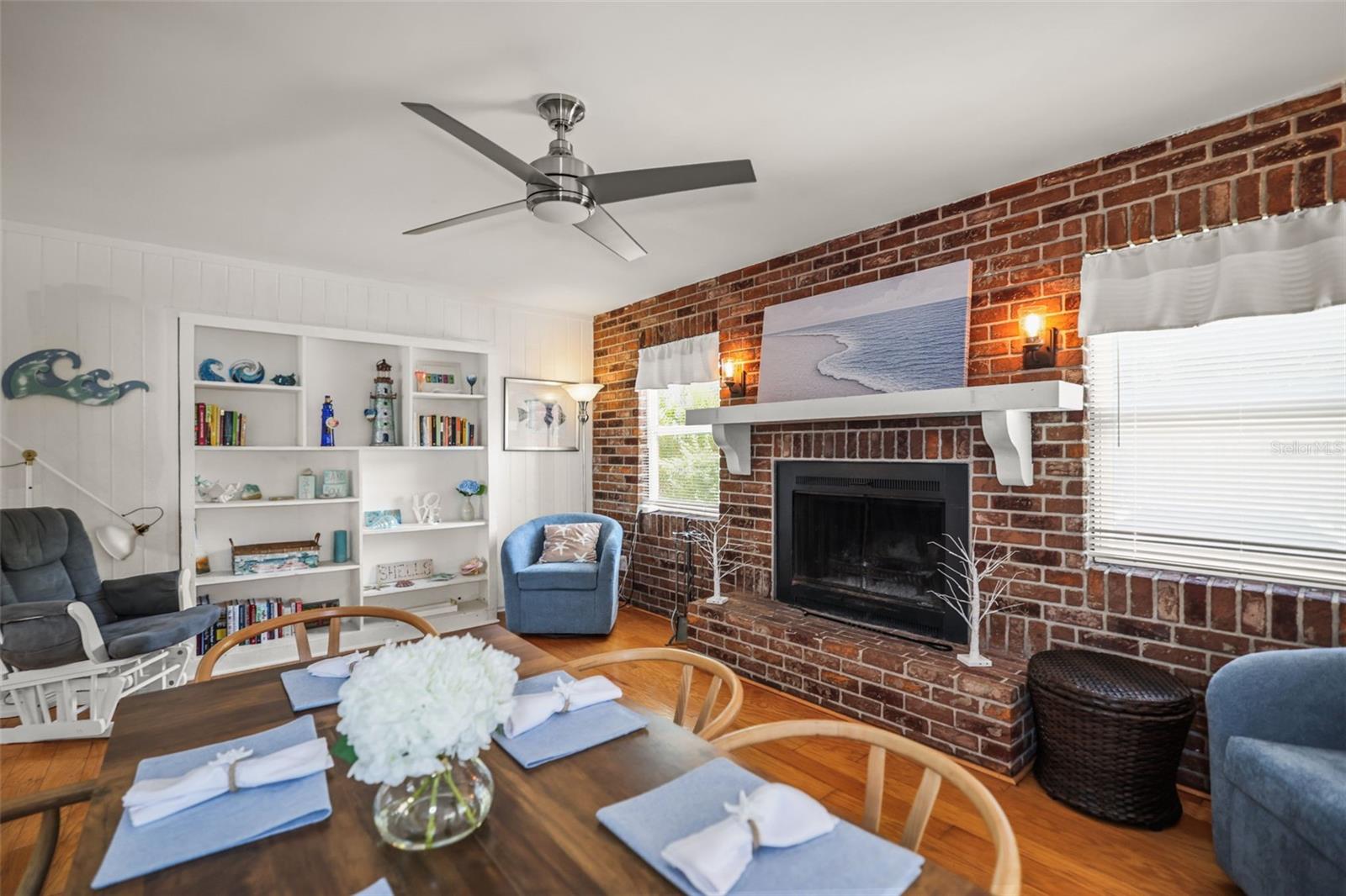 Image 15 of 52 For 985 Gulf View Boulevard