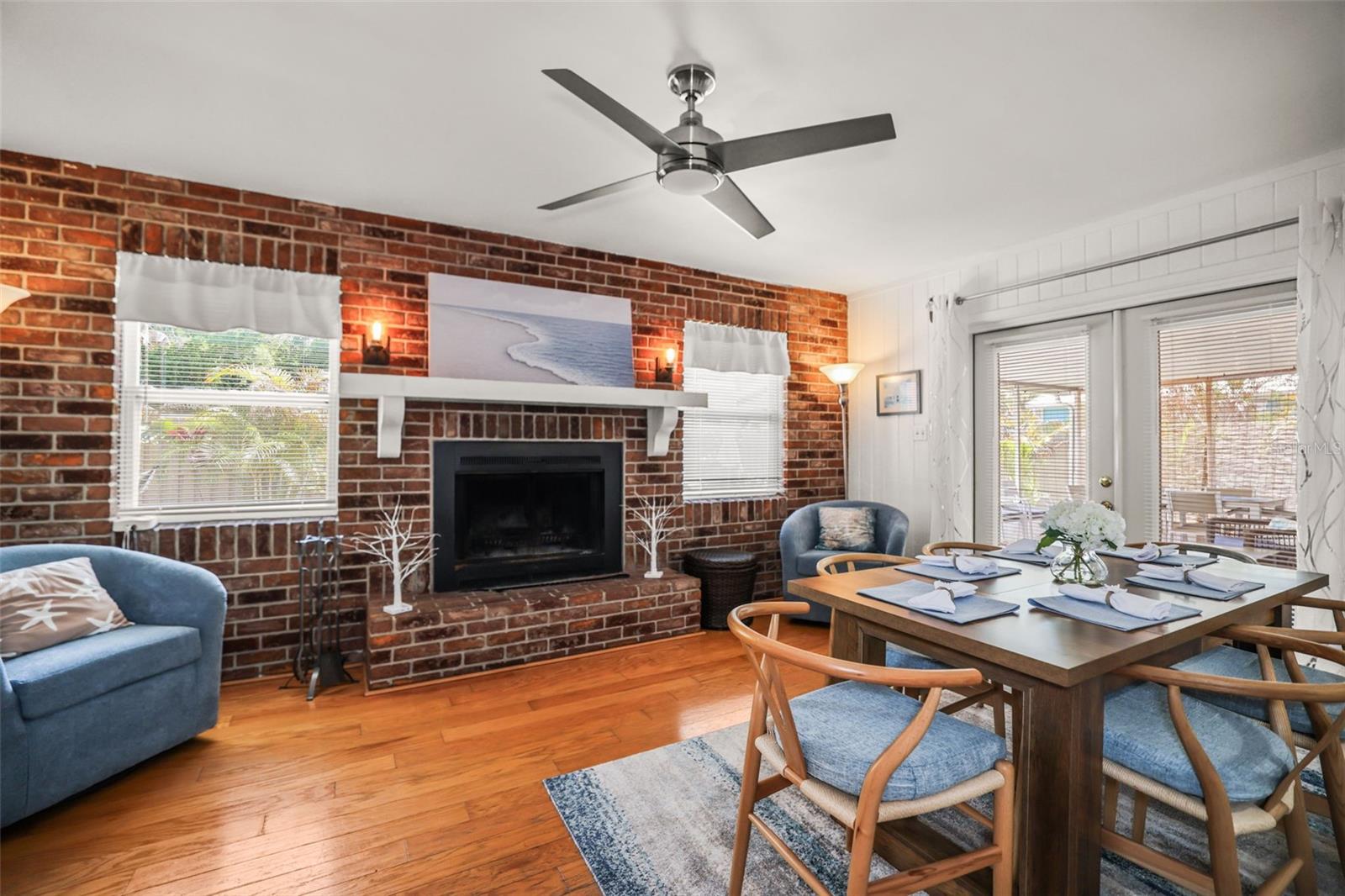 Image 16 of 52 For 985 Gulf View Boulevard