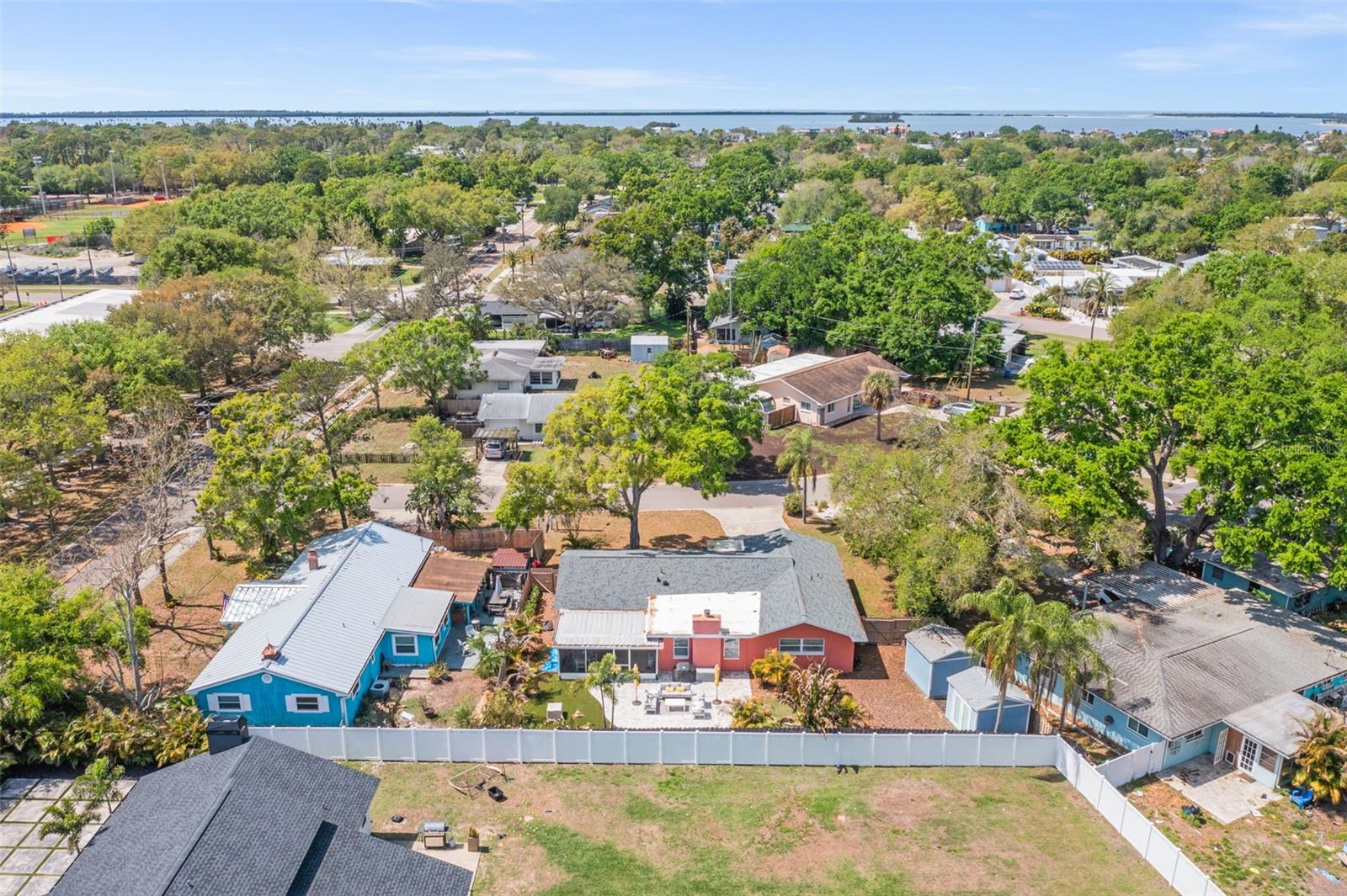 Image 23 of 52 For 985 Gulf View Boulevard