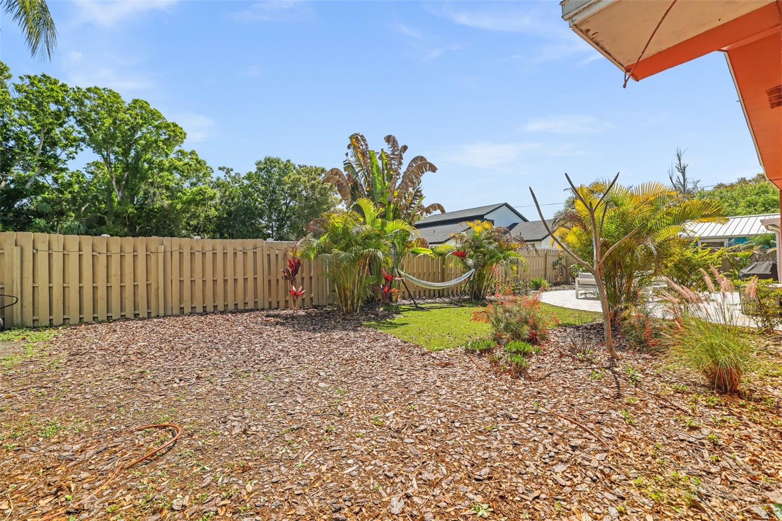 Image 24 of 52 For 985 Gulf View Boulevard