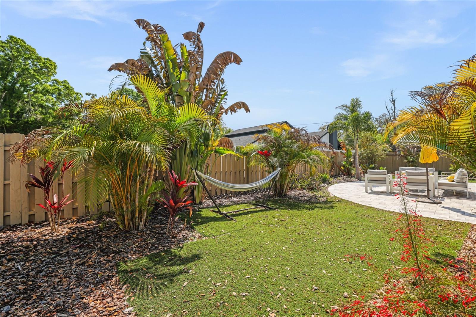 Image 26 of 52 For 985 Gulf View Boulevard