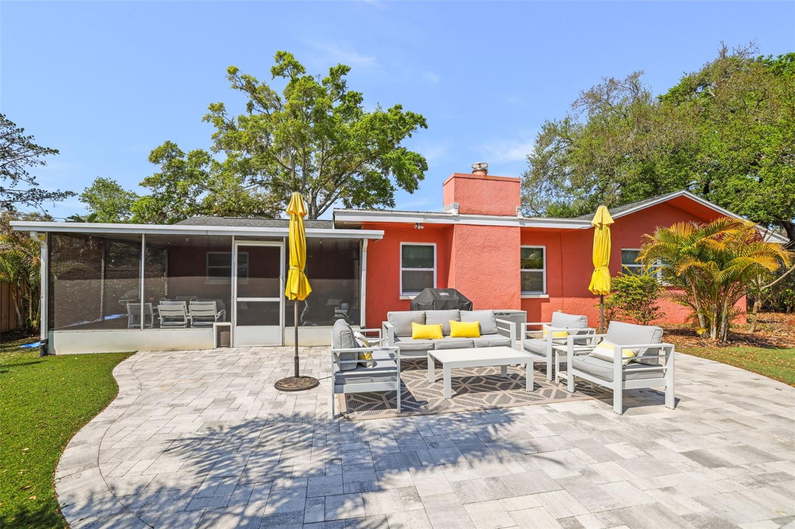 Image 28 of 52 For 985 Gulf View Boulevard