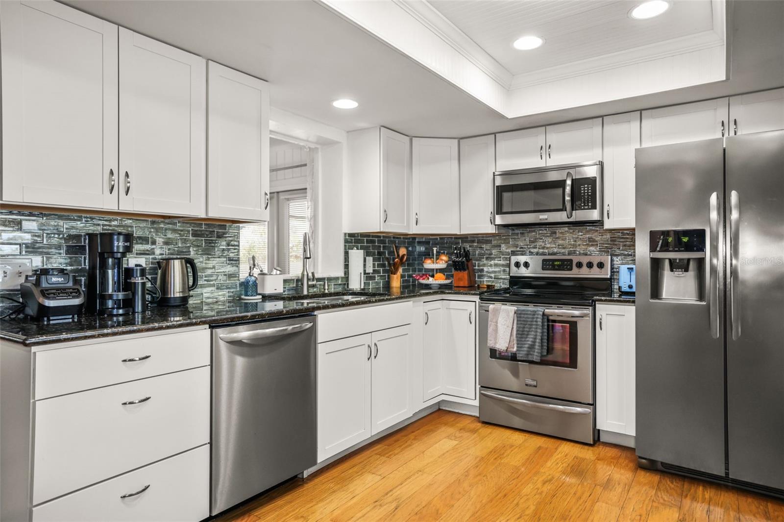 Image 3 of 52 For 985 Gulf View Boulevard