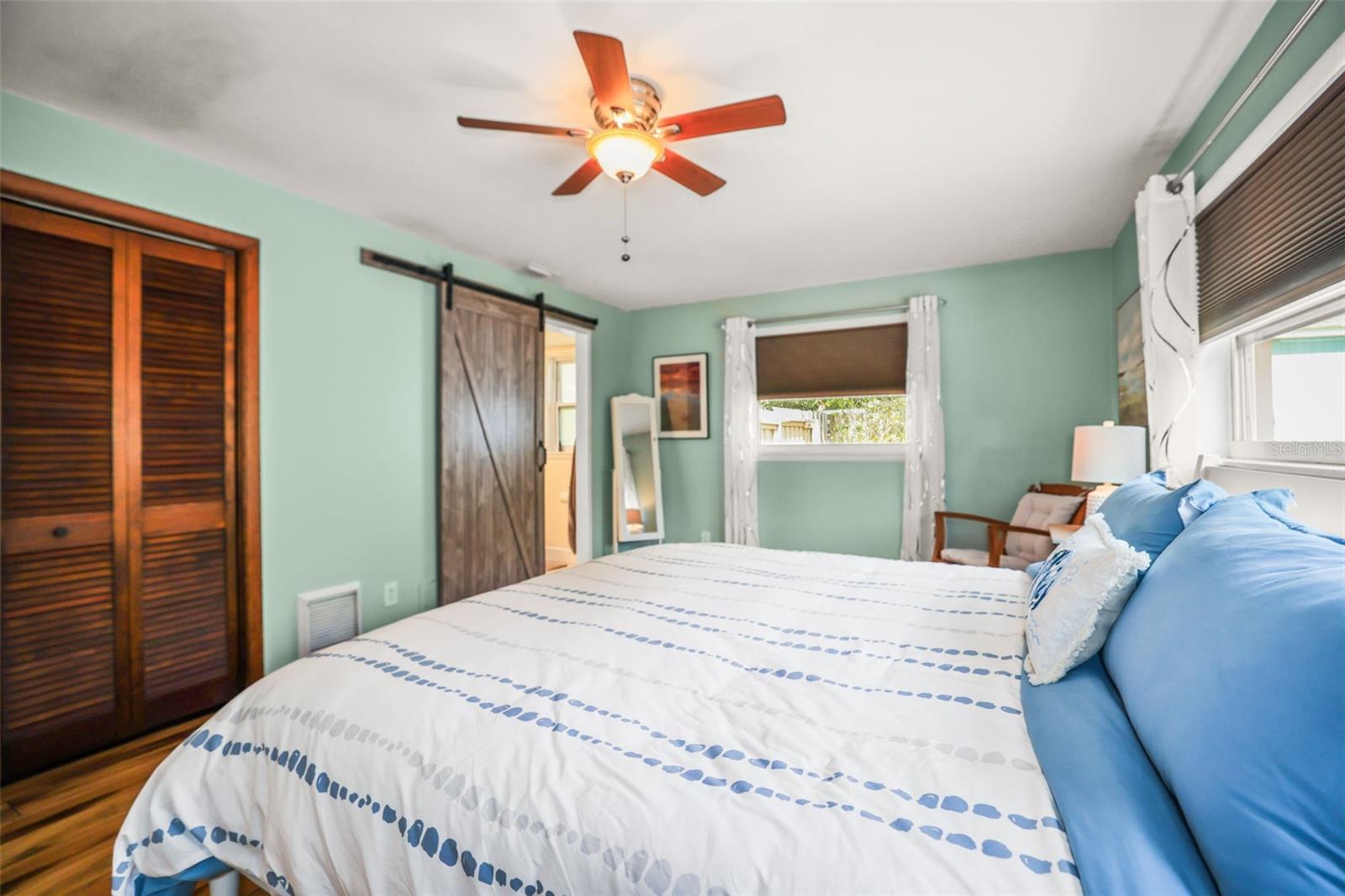 Image 33 of 52 For 985 Gulf View Boulevard