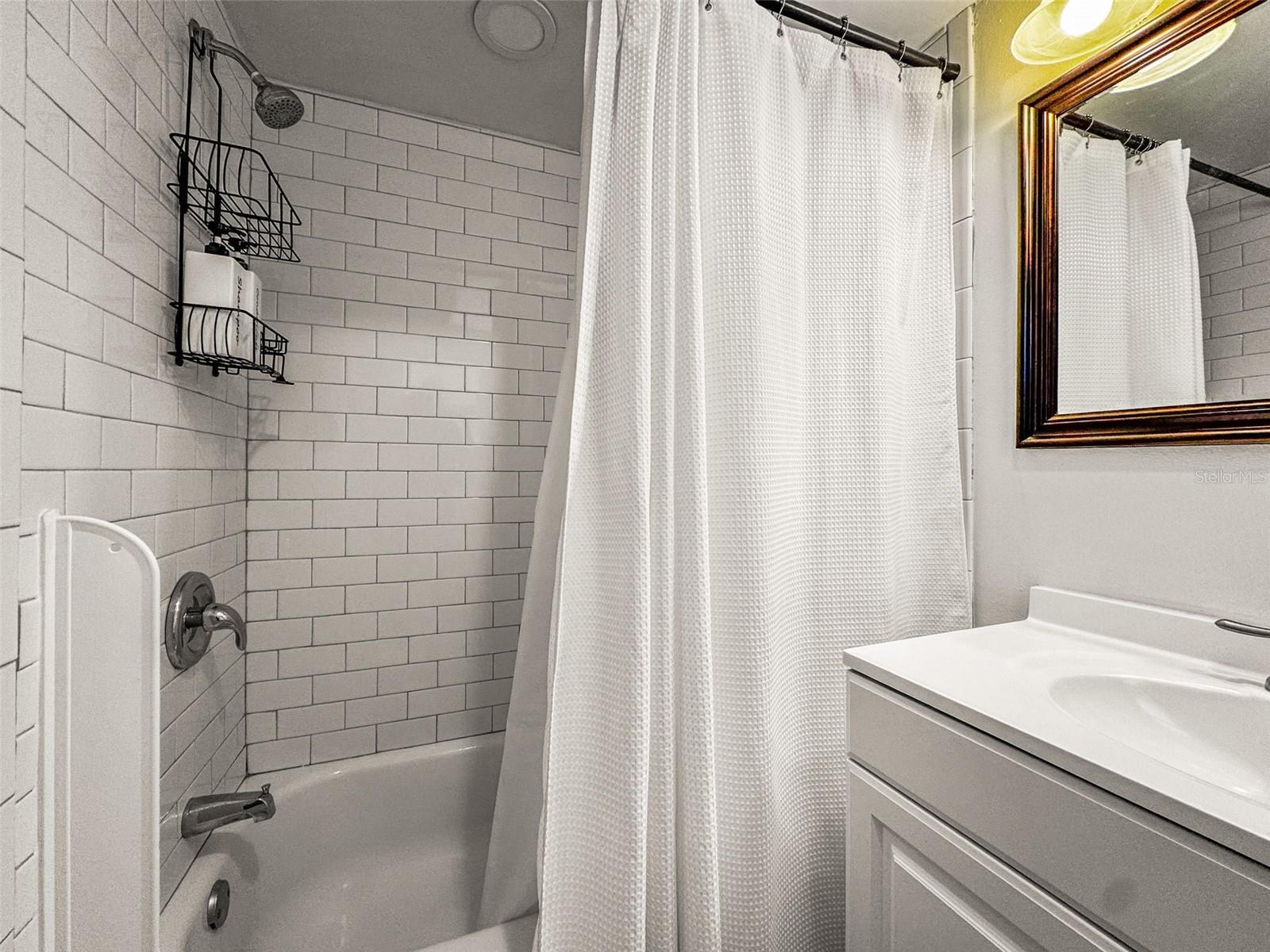 Image 38 of 52 For 985 Gulf View Boulevard