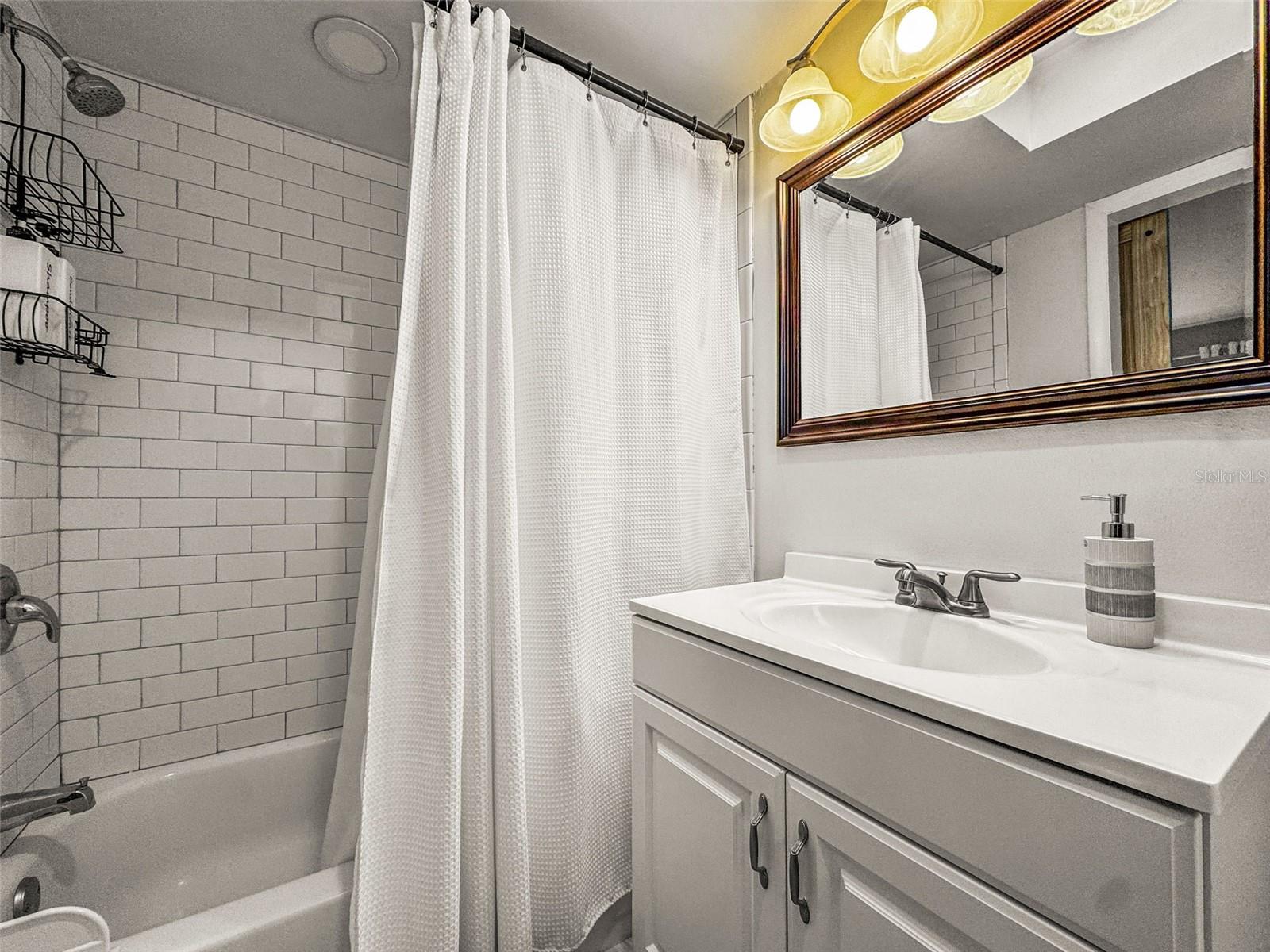 Image 39 of 52 For 985 Gulf View Boulevard