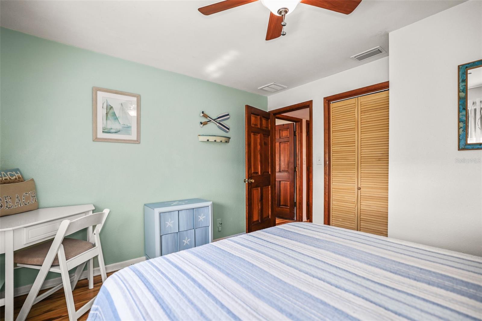 Image 41 of 52 For 985 Gulf View Boulevard