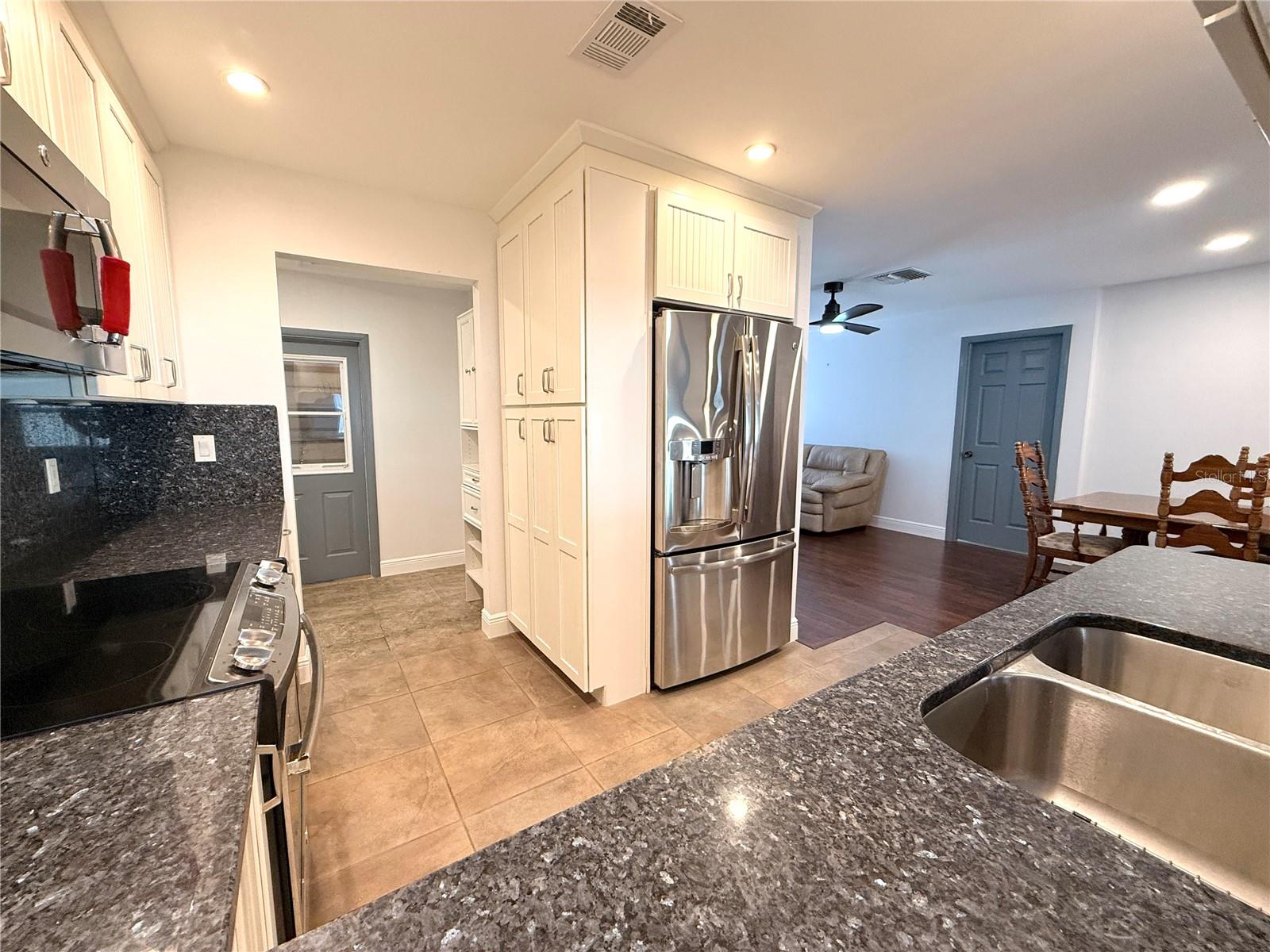 Image 6 of 30 For 8335 Somerset Drive