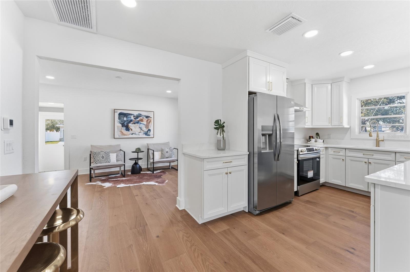 Image 10 of 39 For 3015 North B Street