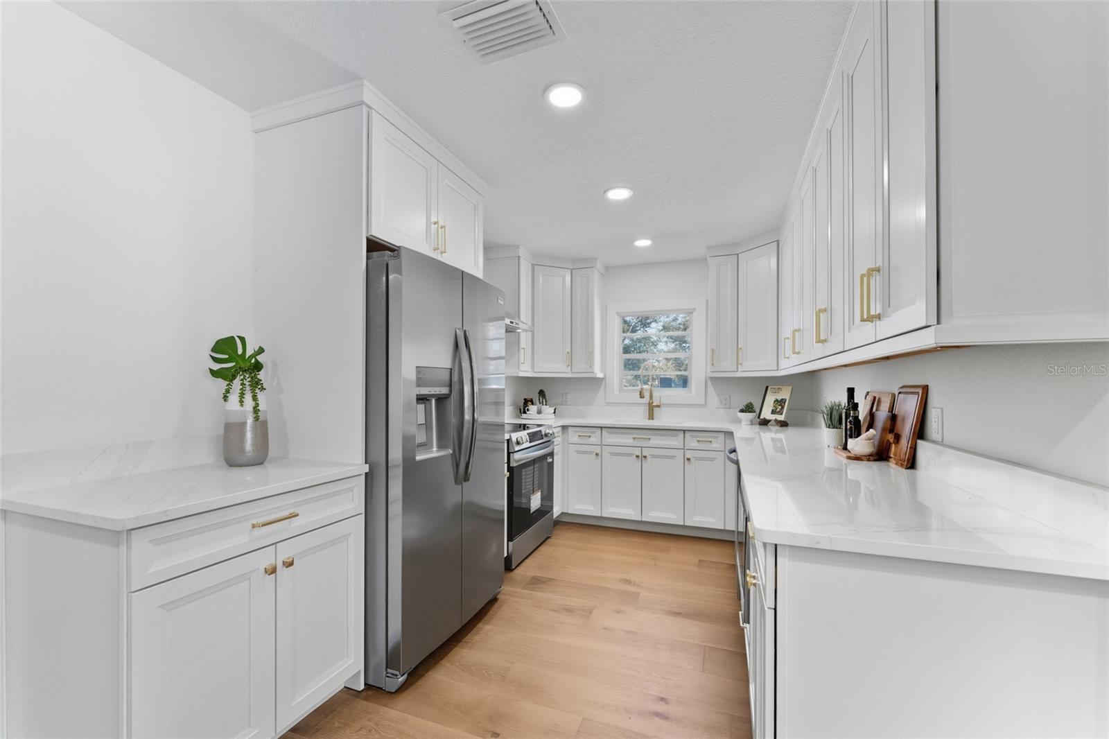 Image 11 of 39 For 3015 North B Street