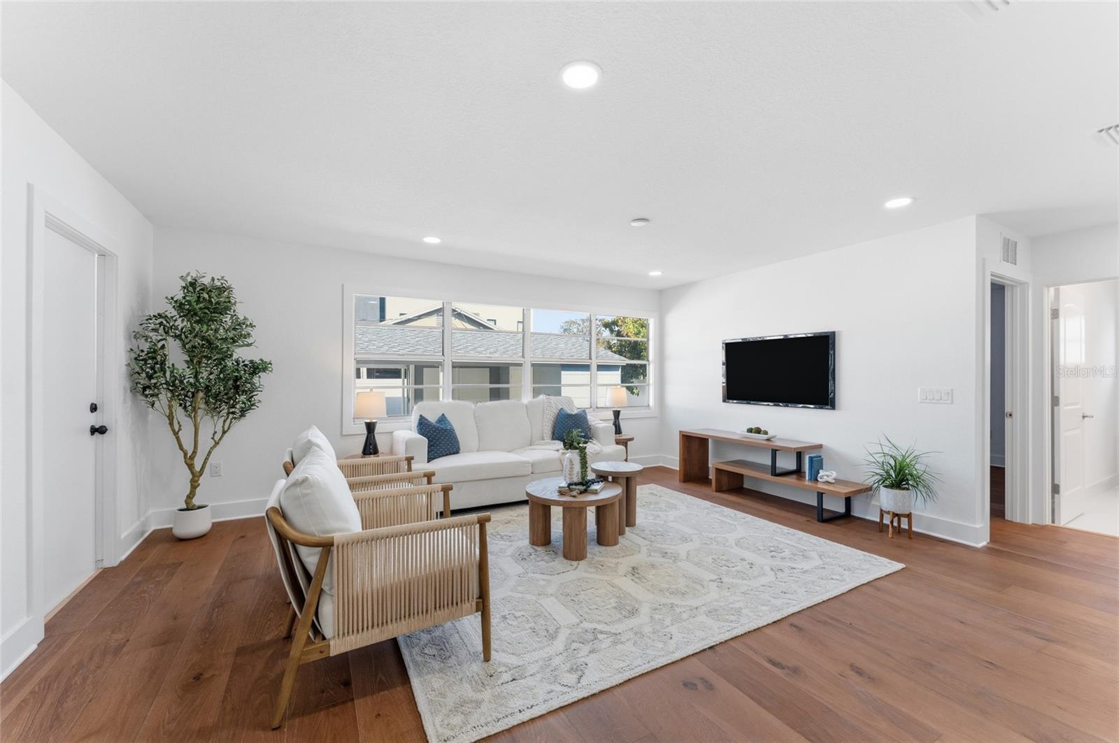 Image 15 of 39 For 3015 North B Street