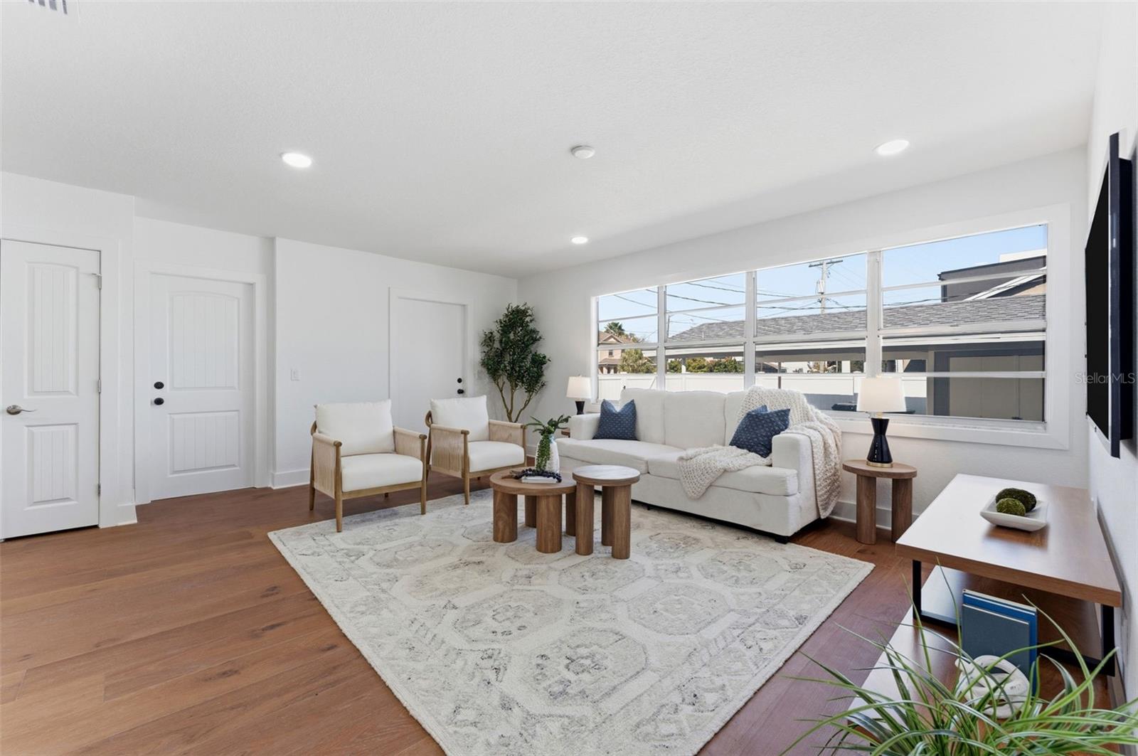 Image 16 of 39 For 3015 North B Street