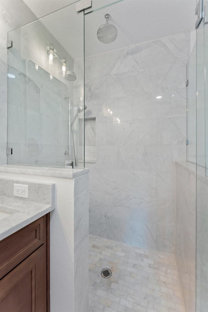 Image 21 of 39 For 3015 North B Street