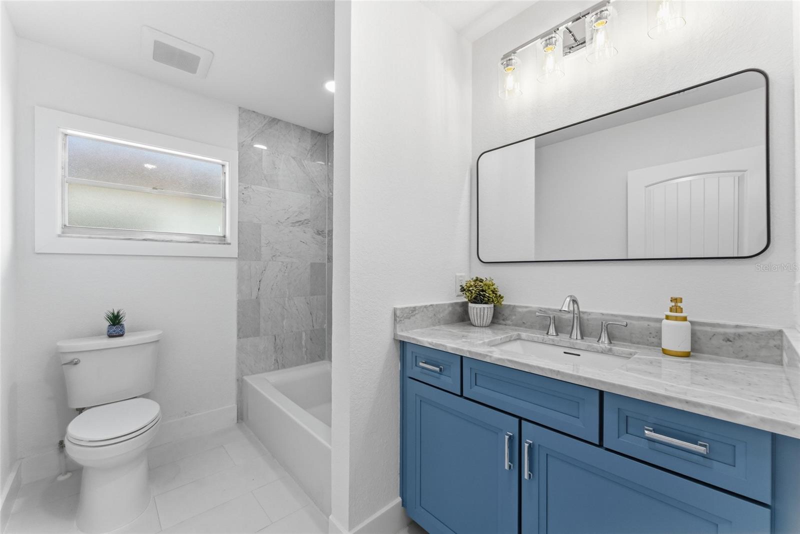 Image 24 of 39 For 3015 North B Street