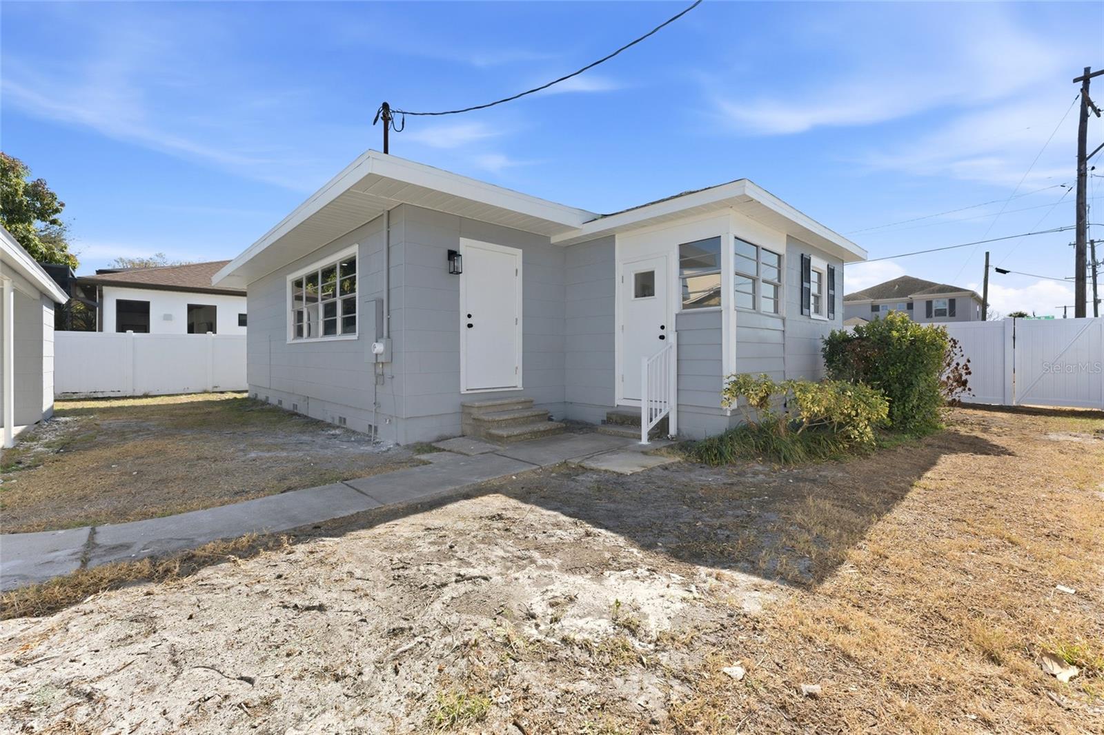 Image 30 of 39 For 3015 North B Street