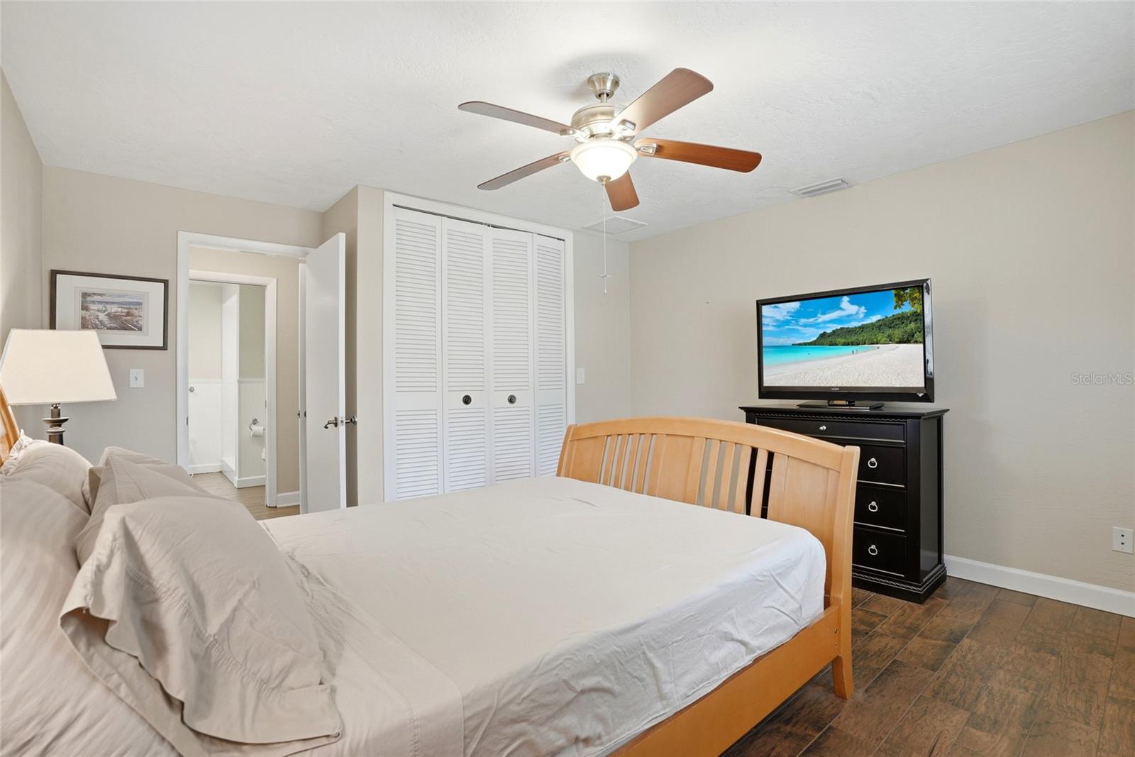 Image 23 of 47 For 2207 Willowbrook Dr