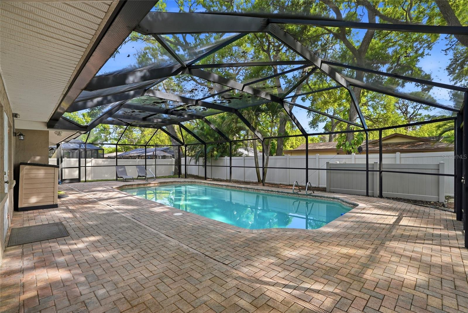 Image 33 of 47 For 2207 Willowbrook Dr