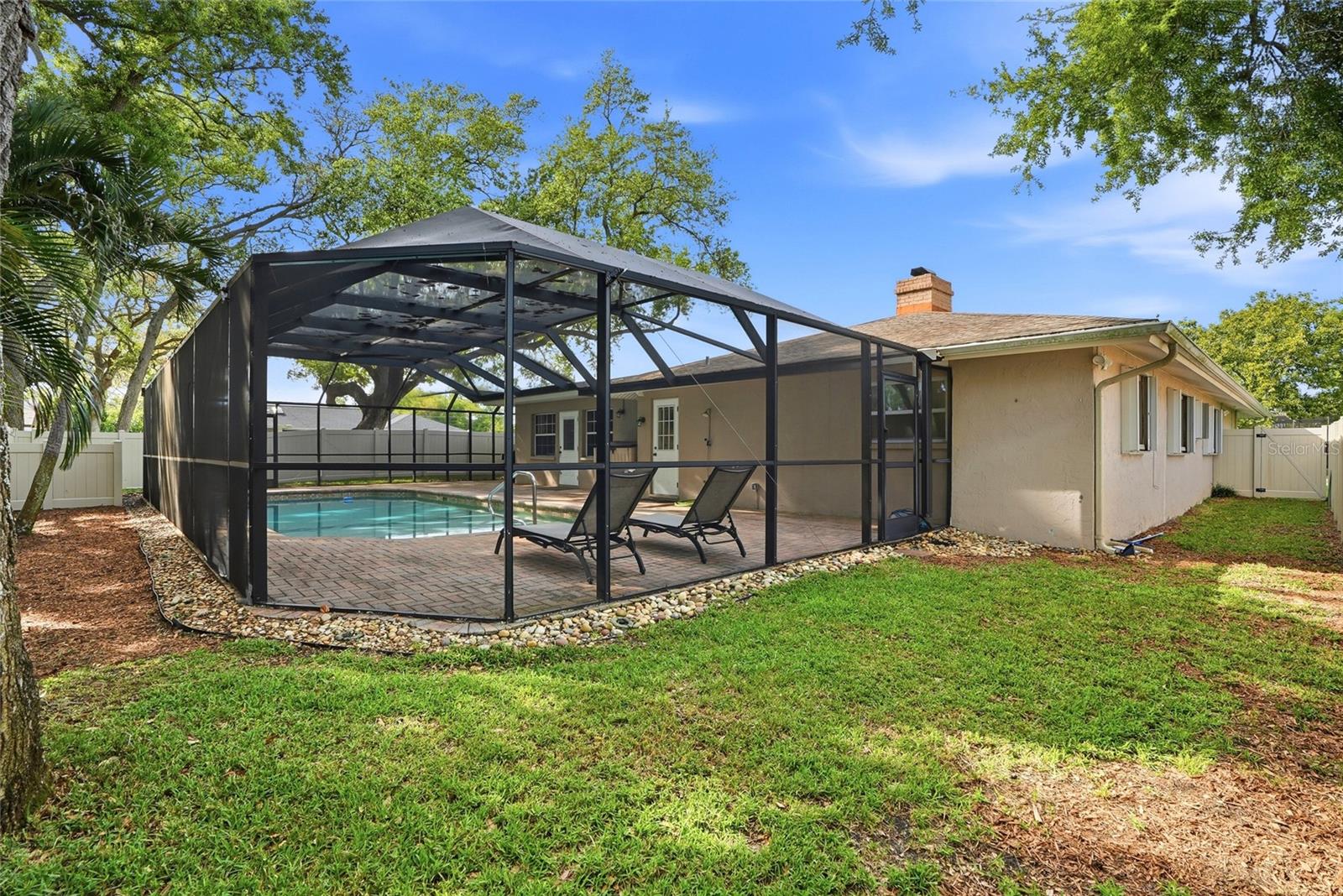 Image 37 of 47 For 2207 Willowbrook Dr