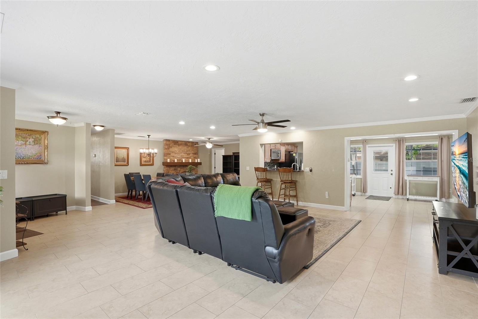 Image 5 of 47 For 2207 Willowbrook Dr