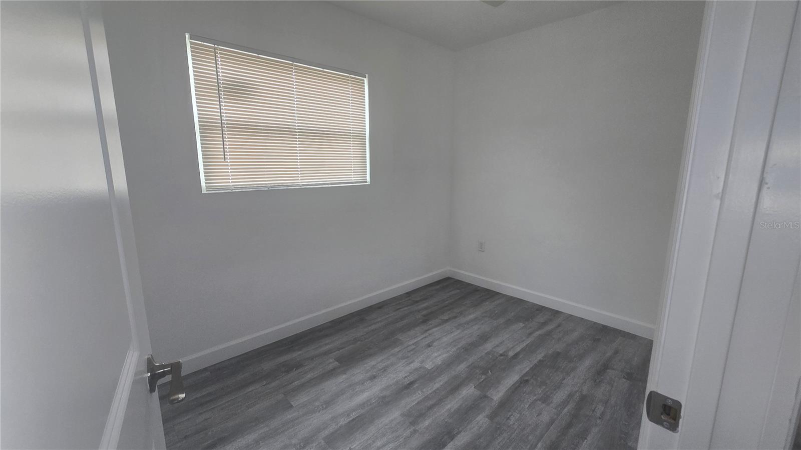 Image 15 of 36 For 2827 16th Avenue S