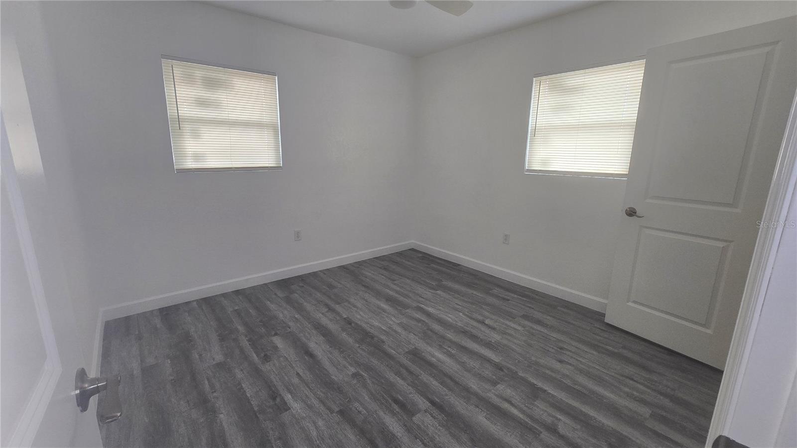 Image 18 of 36 For 2827 16th Avenue S