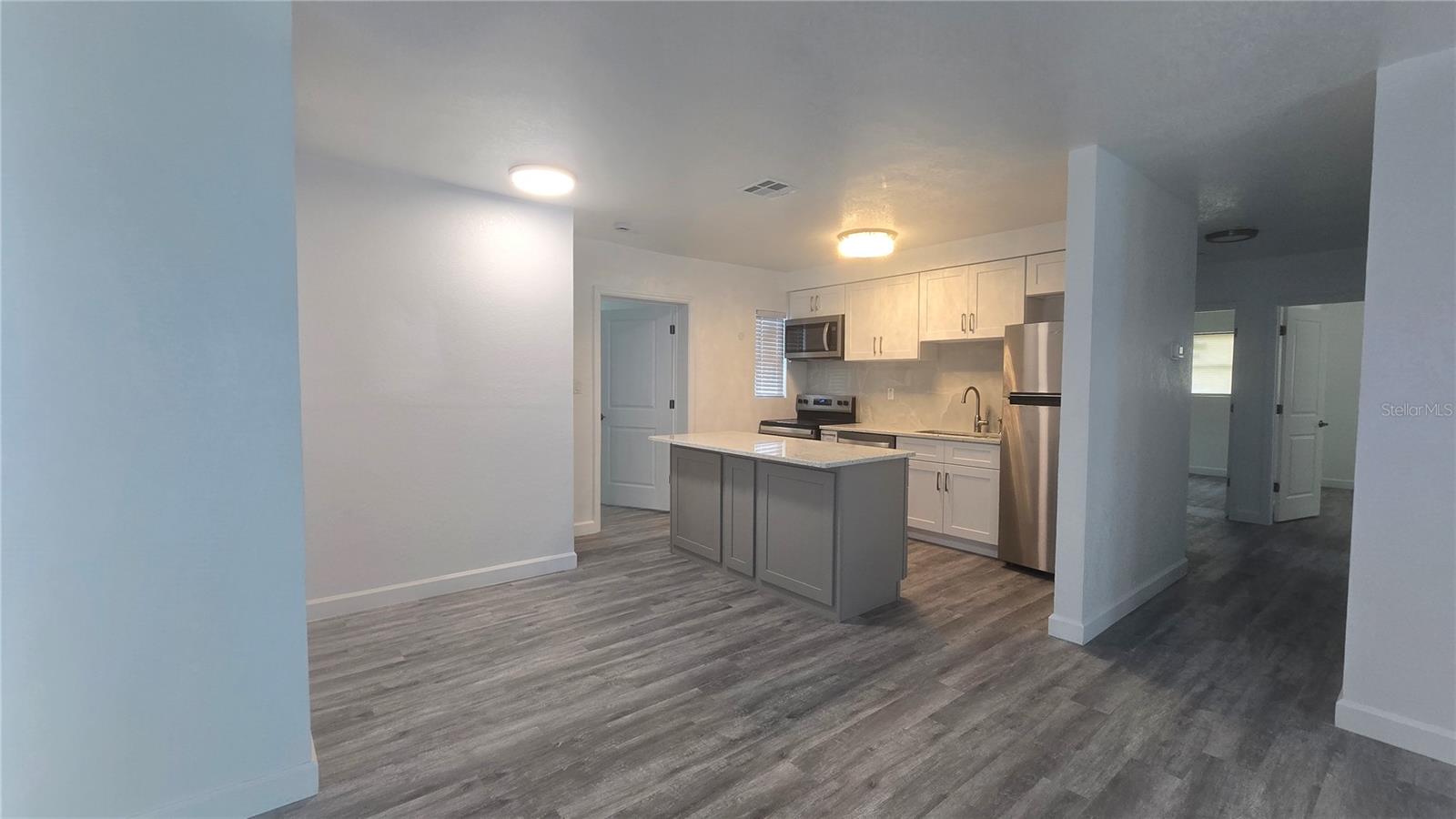 Image 3 of 36 For 2827 16th Avenue S