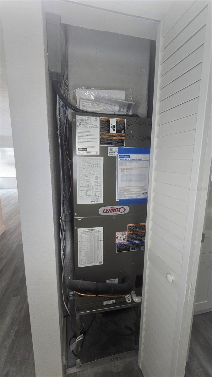 Image 33 of 36 For 2827 16th Avenue S