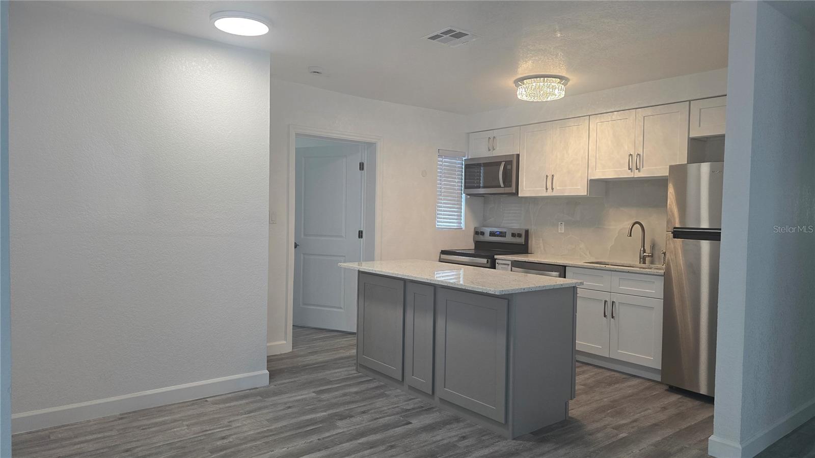 Image 4 of 36 For 2827 16th Avenue S