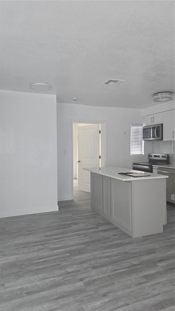 Image 5 of 36 For 2827 16th Avenue S