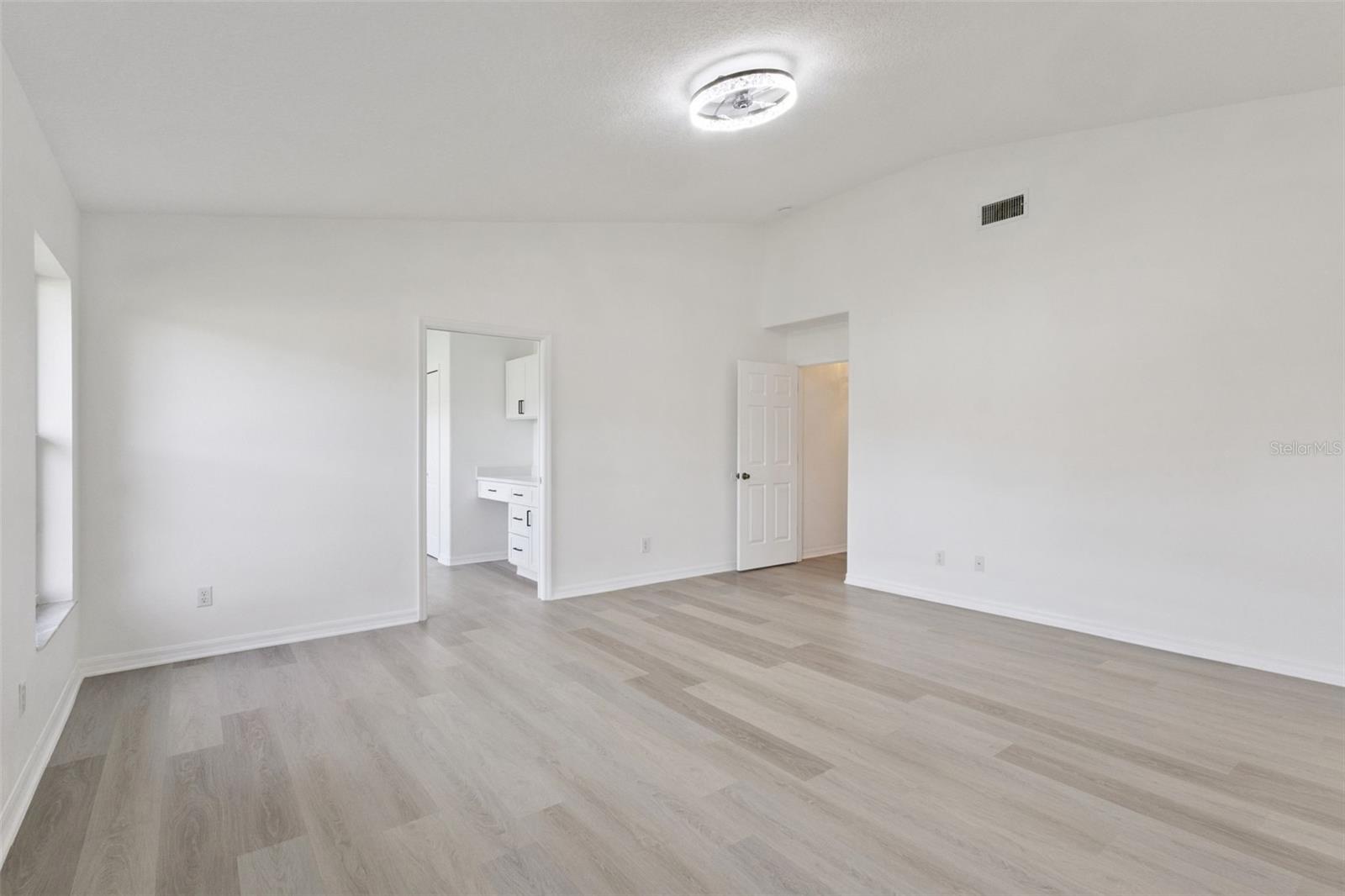 Image 15 of 47 For 5729 King James Avenue