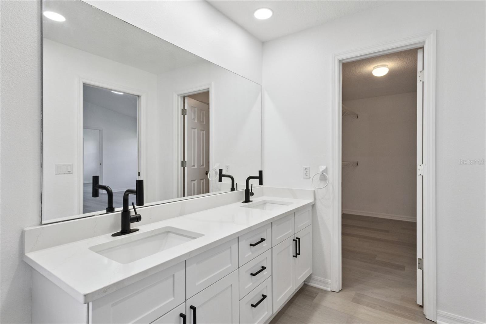 Image 18 of 47 For 5729 King James Avenue