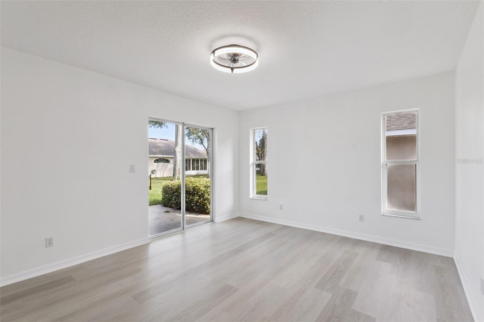 Image 21 of 47 For 5729 King James Avenue