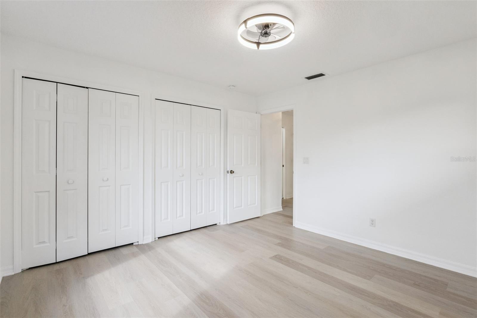 Image 24 of 47 For 5729 King James Avenue