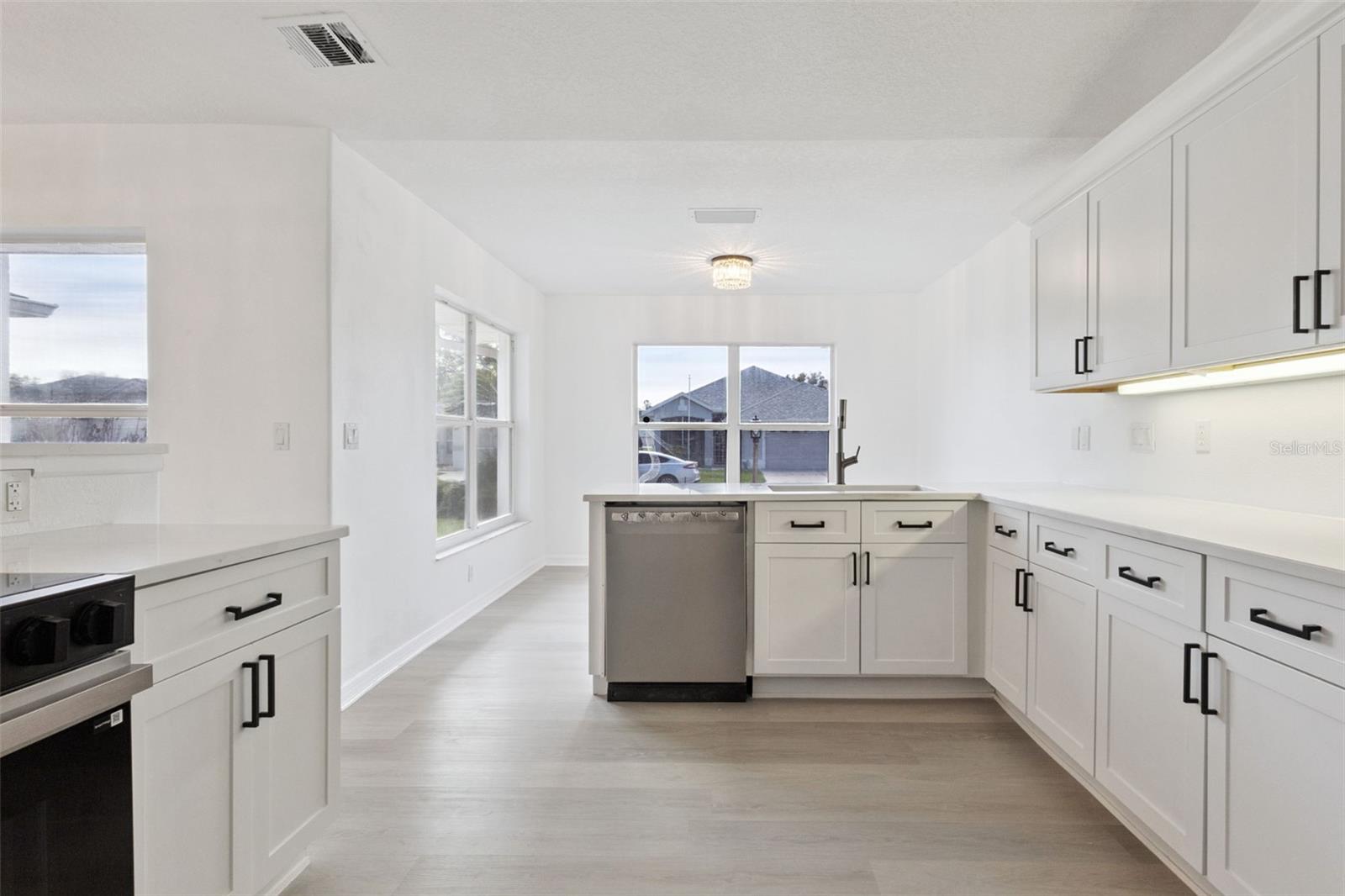 Image 4 of 47 For 5729 King James Avenue