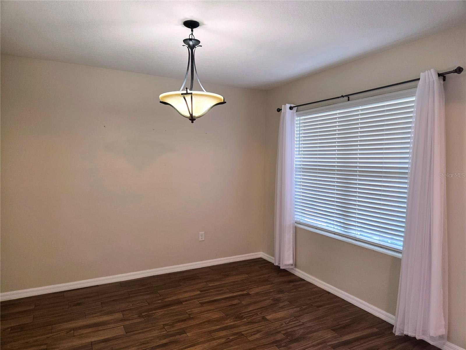 Image 4 of 43 For 109 Tierra Verde Way