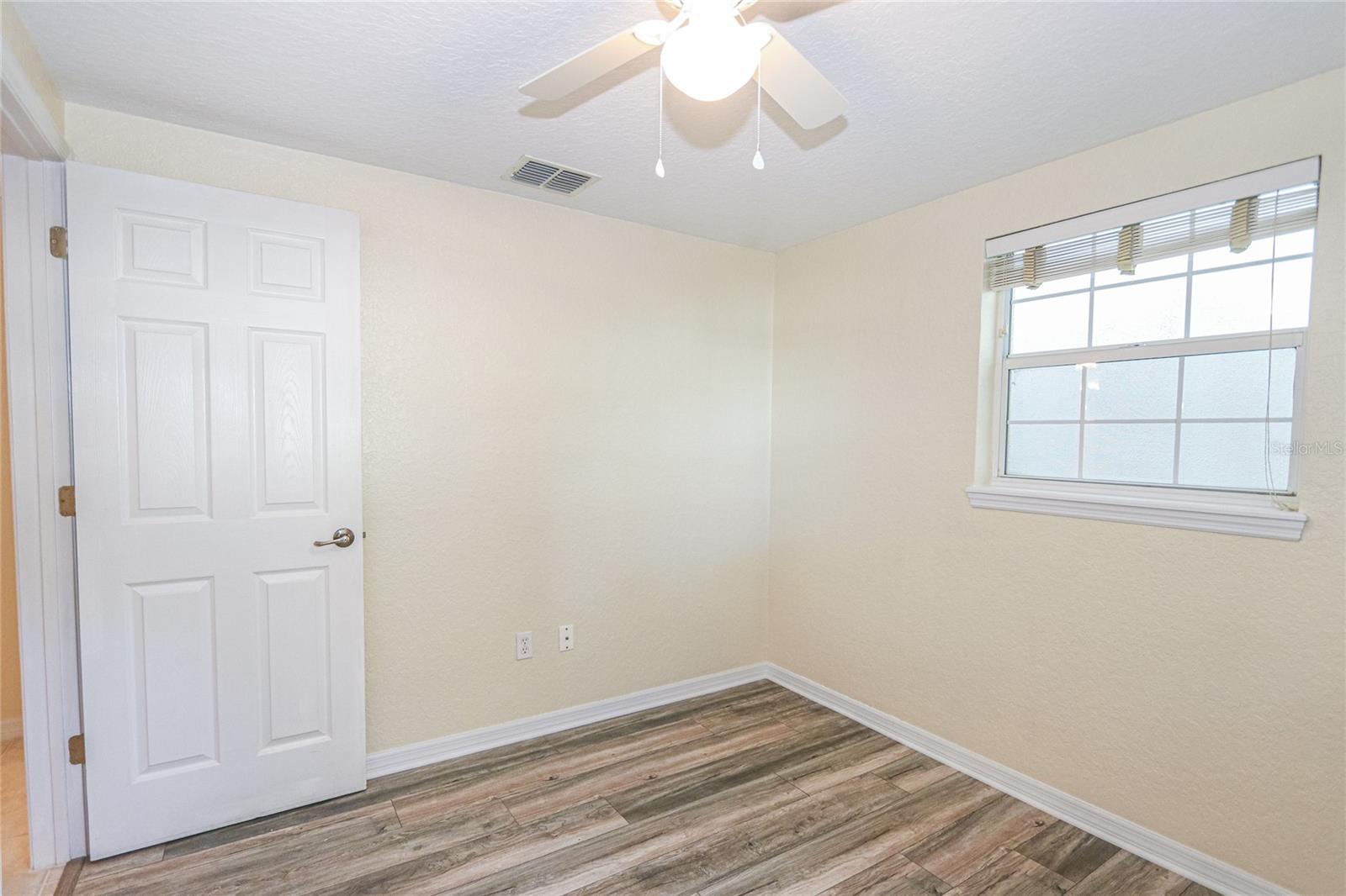 Image 13 of 26 For 330 5th Avenue N