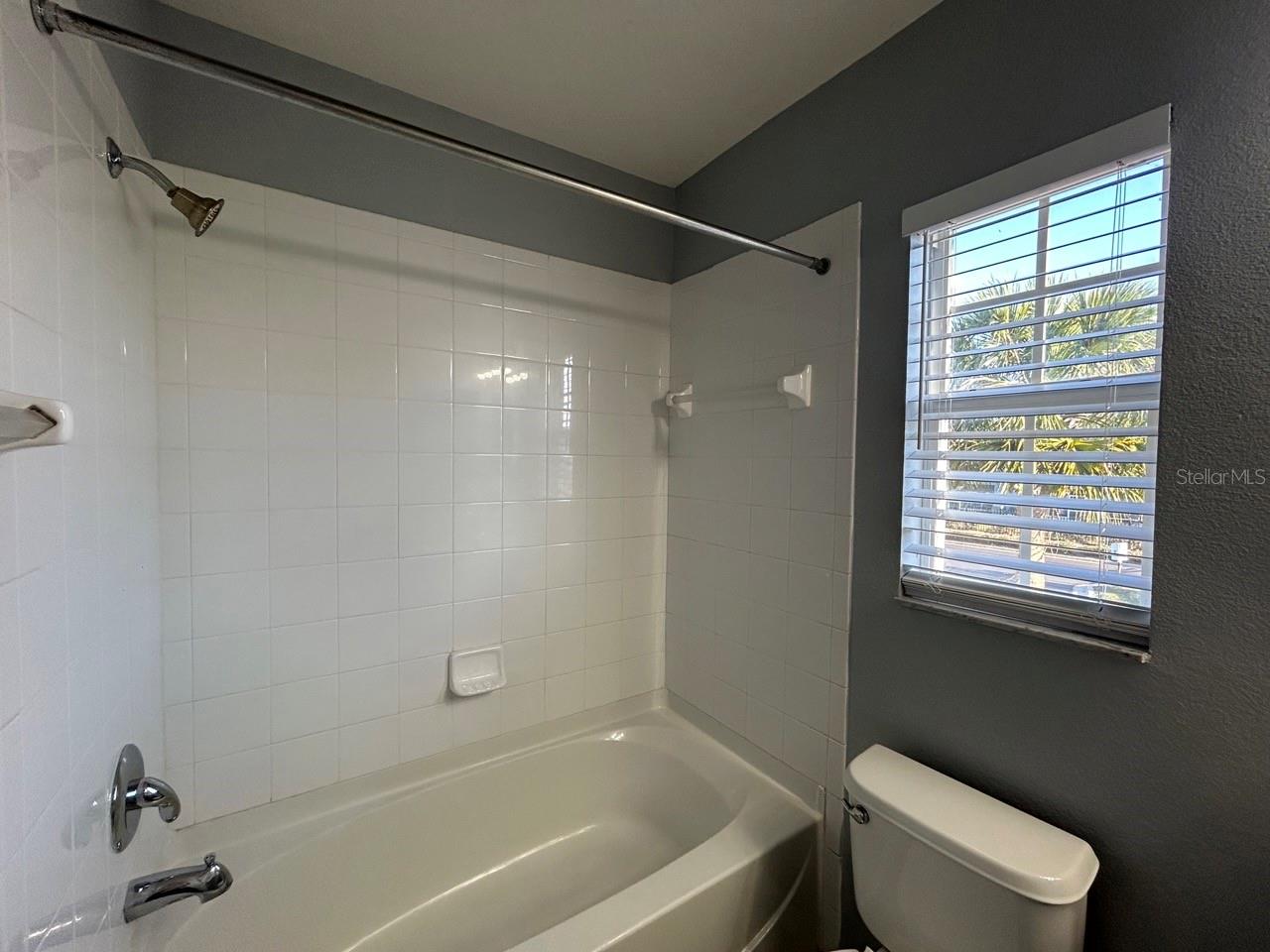 Image 28 of 33 For 12978 Kings Crossing Drive