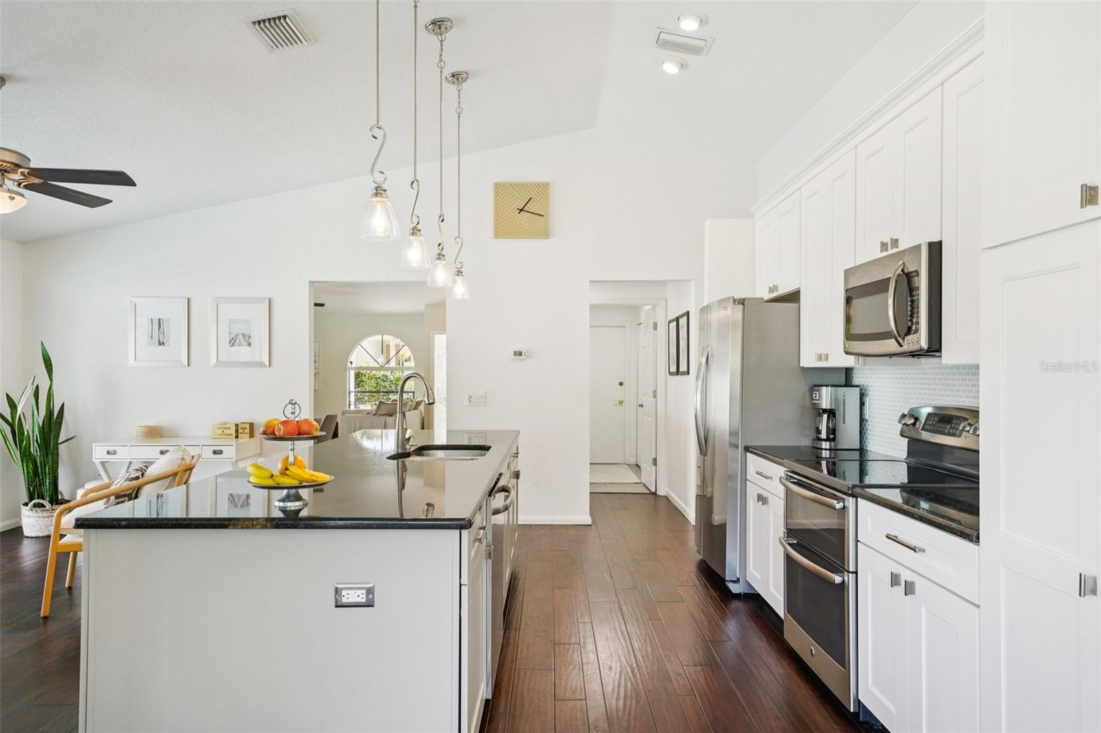 Image 18 of 56 For 2474 Islander Court