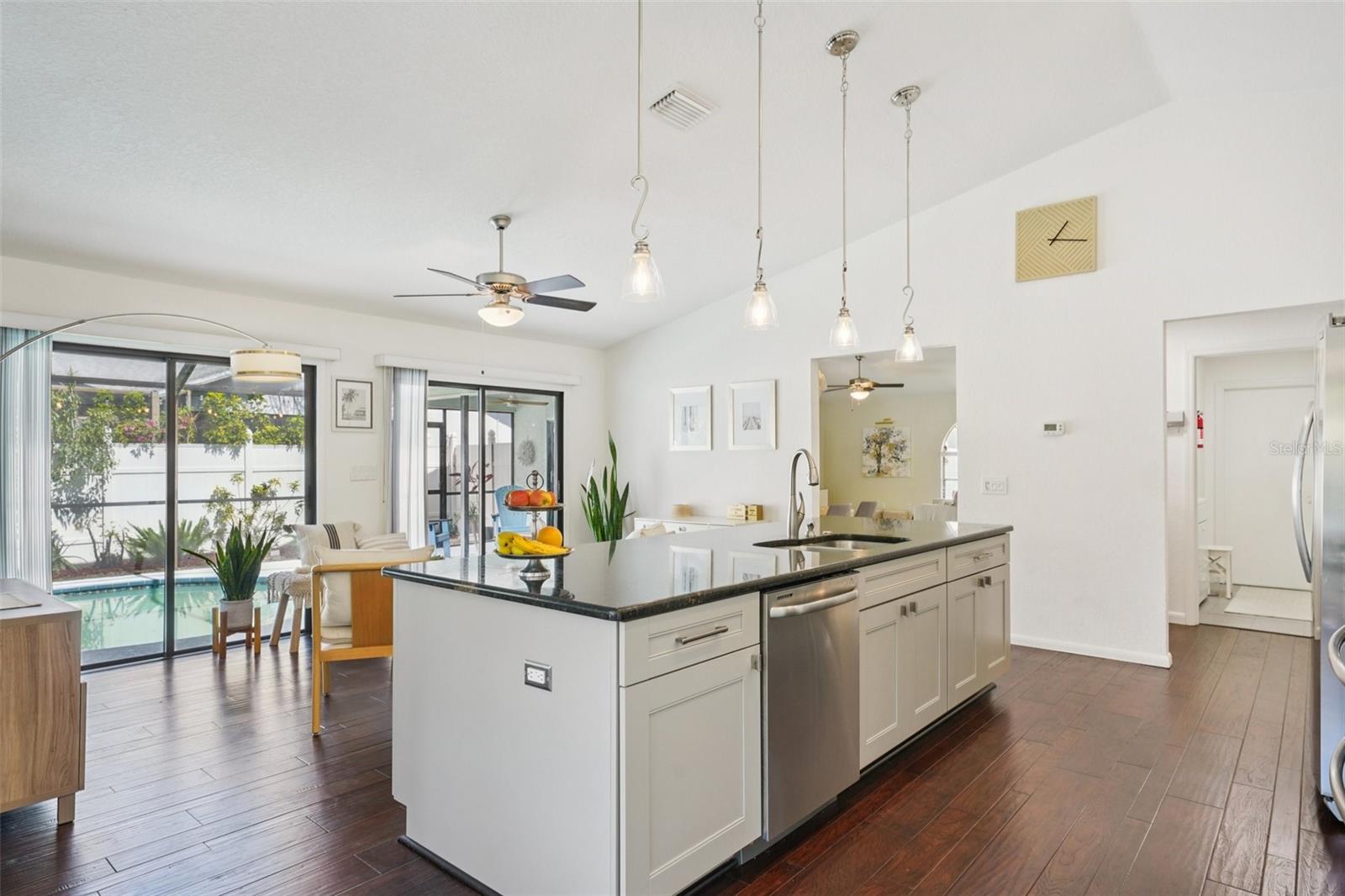 Image 19 of 56 For 2474 Islander Court