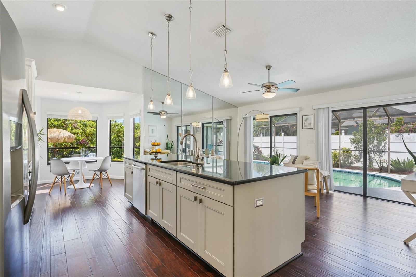 Image 21 of 56 For 2474 Islander Court