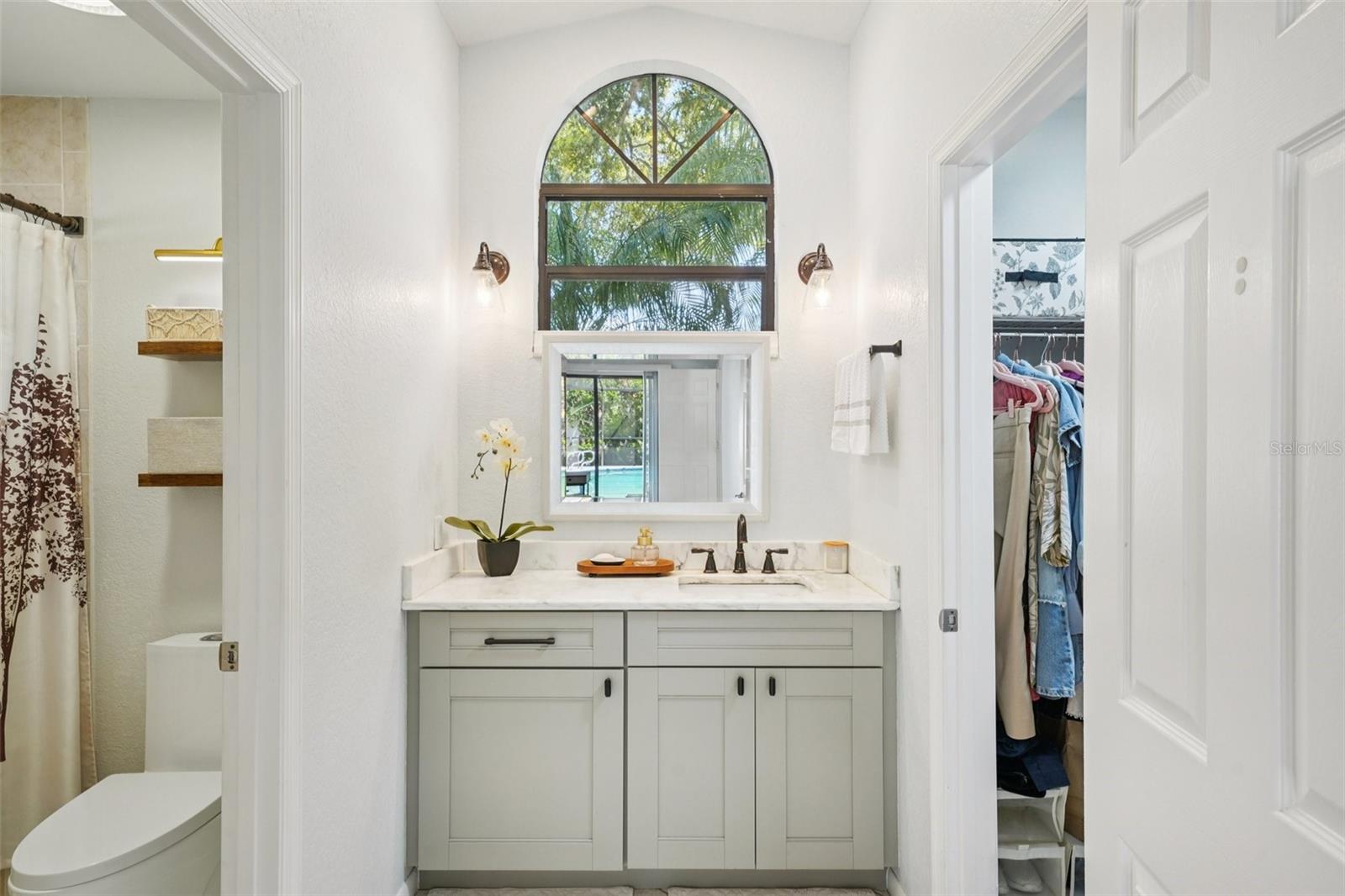 Image 29 of 56 For 2474 Islander Court