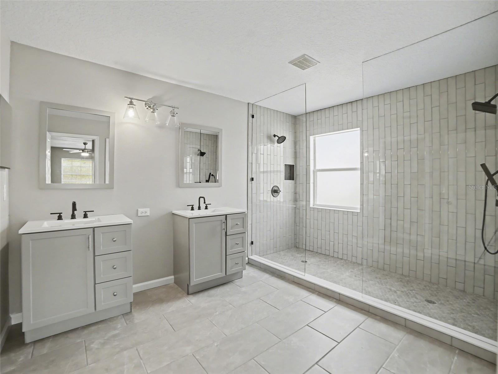 Image 17 of 28 For 8444 Carriage Pointe Drive