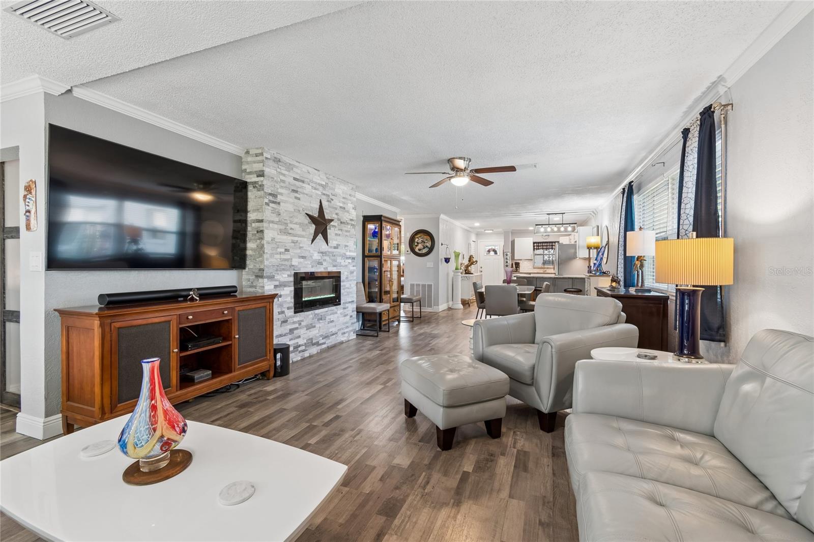 Image 21 of 77 For 5501 80th Street N 102