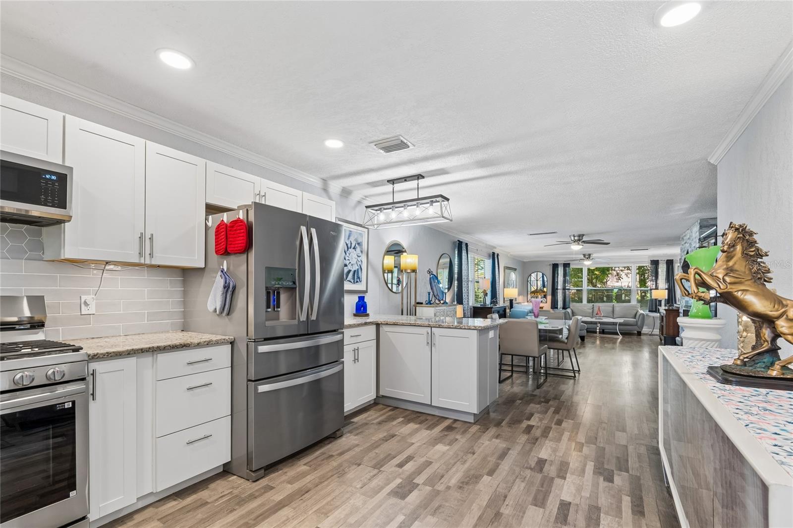 Image 6 of 77 For 5501 80th Street N 102