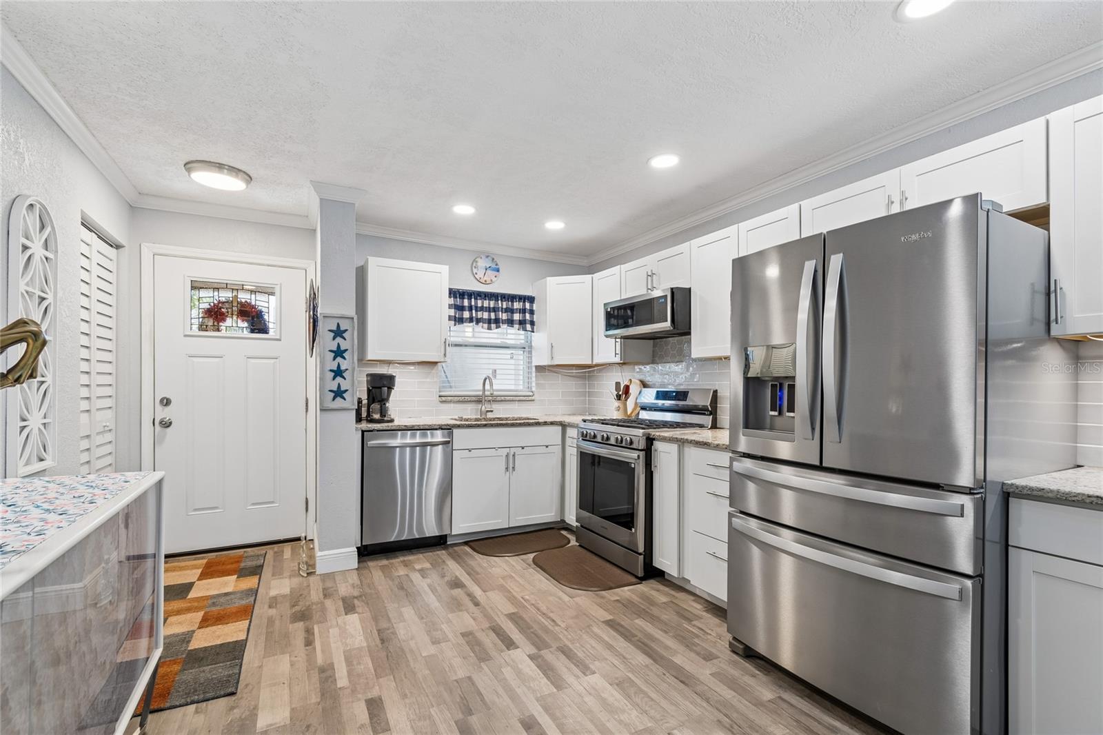 Image 7 of 77 For 5501 80th Street N 102