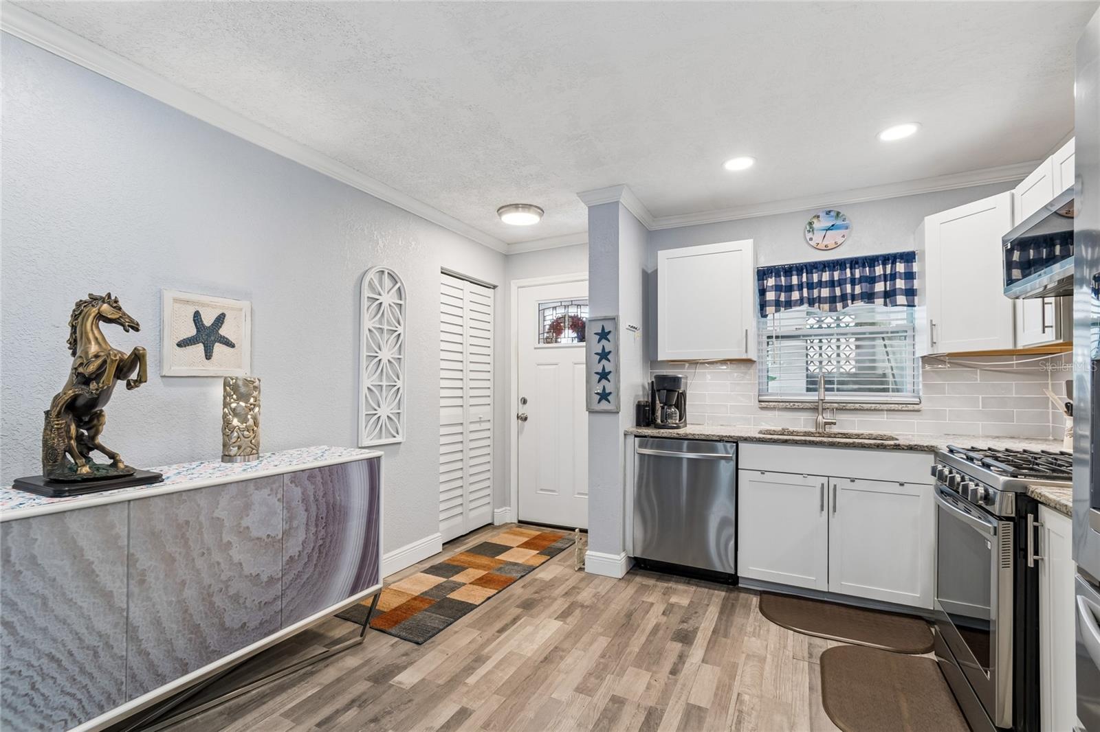 Image 8 of 77 For 5501 80th Street N 102