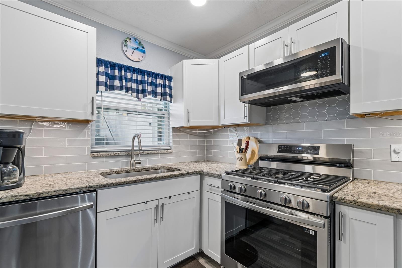 Image 9 of 77 For 5501 80th Street N 102