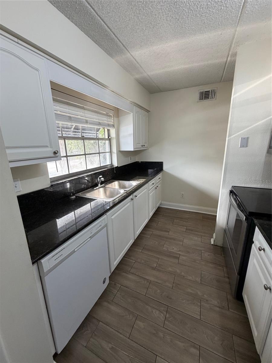 Image 3 of 15 For 120 Church Avenue 101