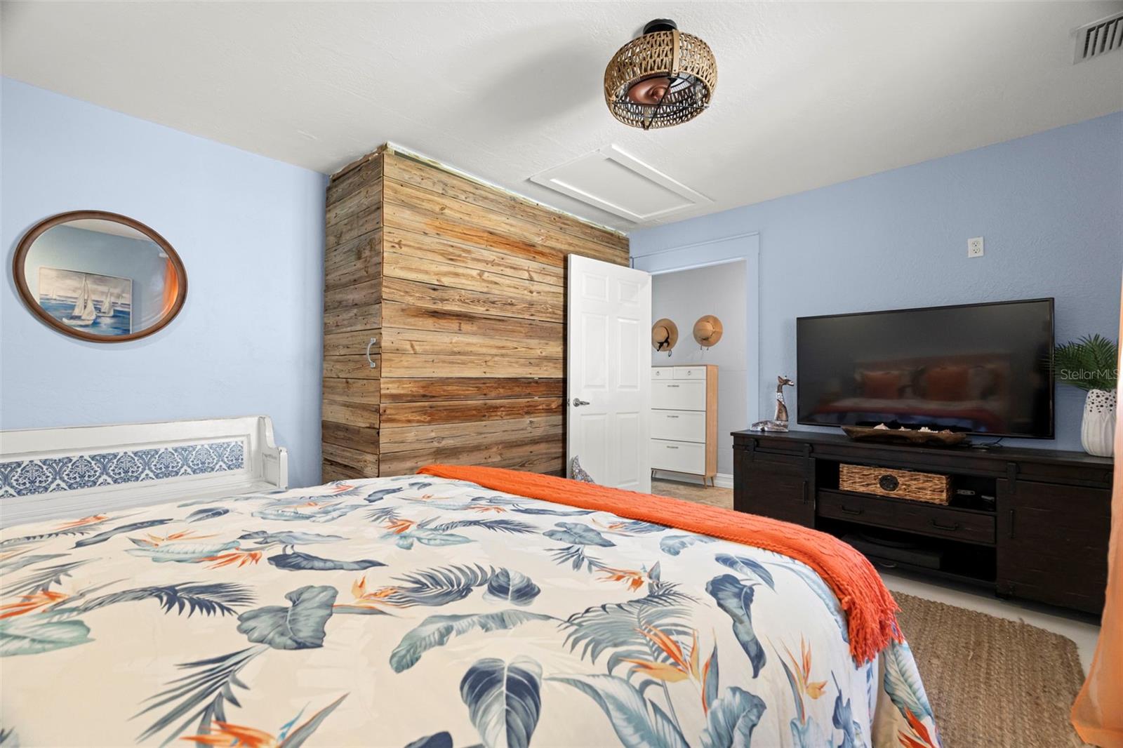 Image 27 of 44 For 6506 Hillside Avenue