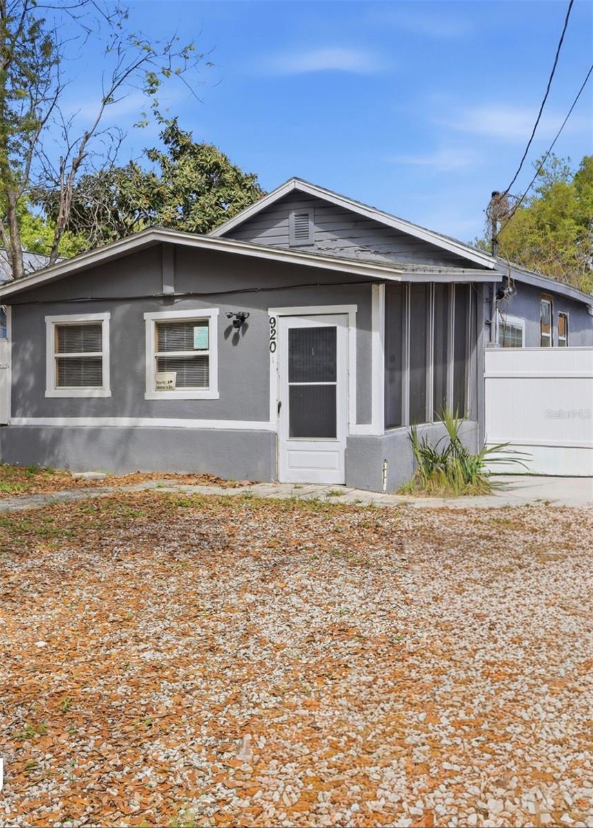 Listing Details for 920 Annie Street, TAMPA, FL 33612